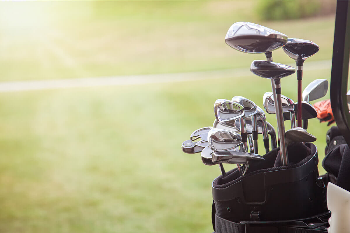 golf clubs in bag 